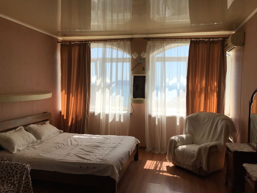 Семейный номер улучшенный с видом на море