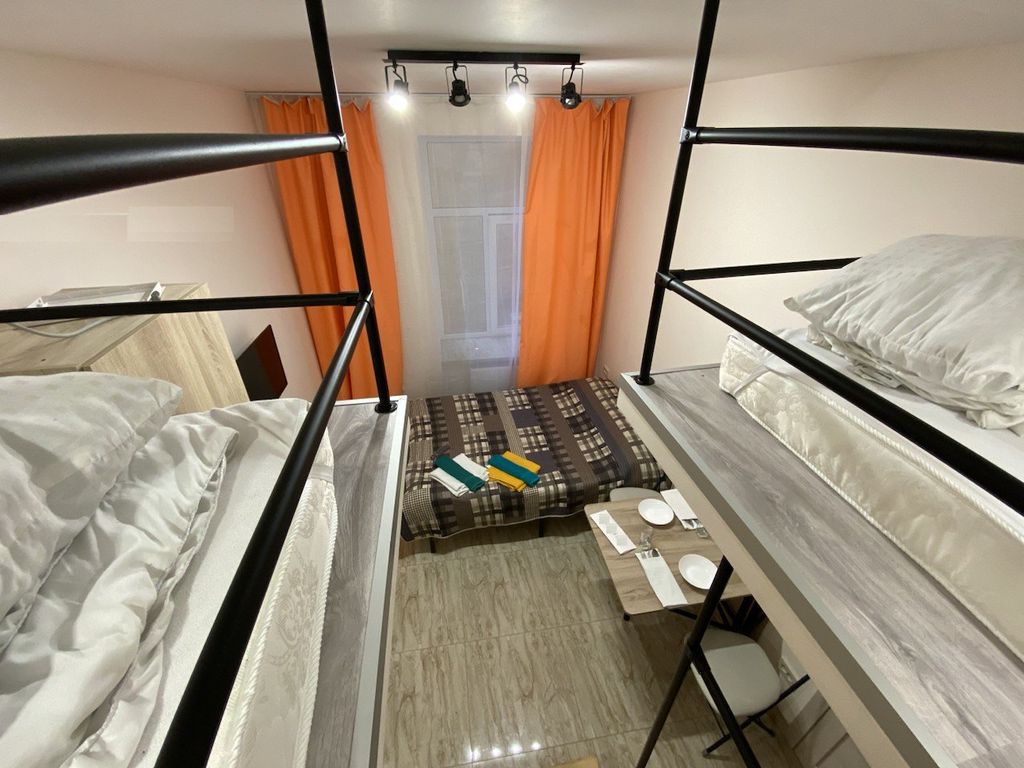 Четырёхместный номер двухуровневая студия 3 кровати