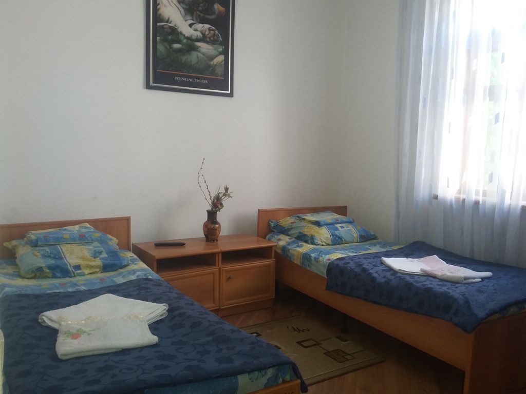 Двухместный номер с 2 отдельными кроватями с общей ванной комнатой