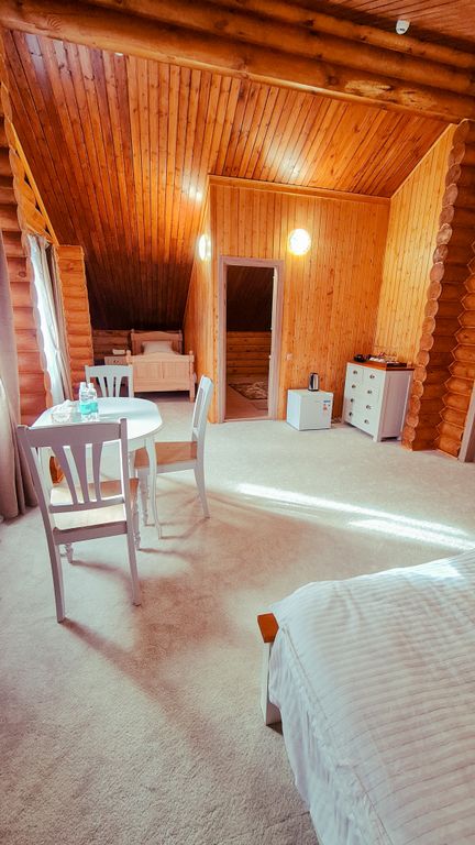 Трёхместный номер улучшенный с видом на горы