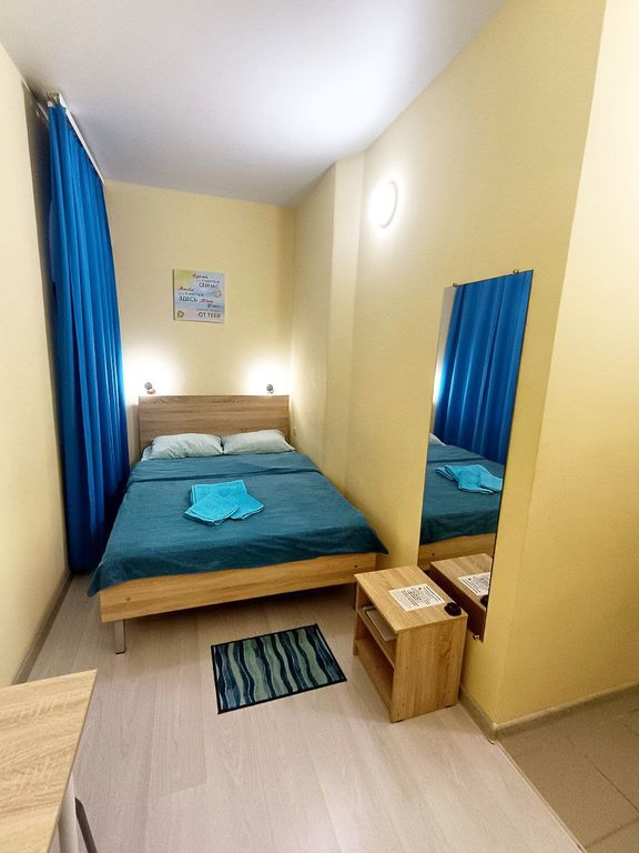 Двухместный номер с 1 кроватью бюджетный с окнами в холл