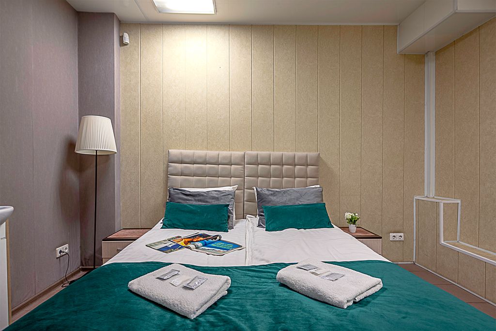 Трёхместный номер эконом-класса с общей ванной