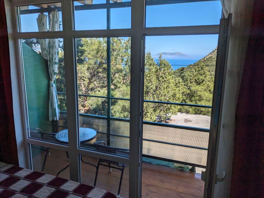 Четырёхместный номер видовой с кухонным уголком и видом на море