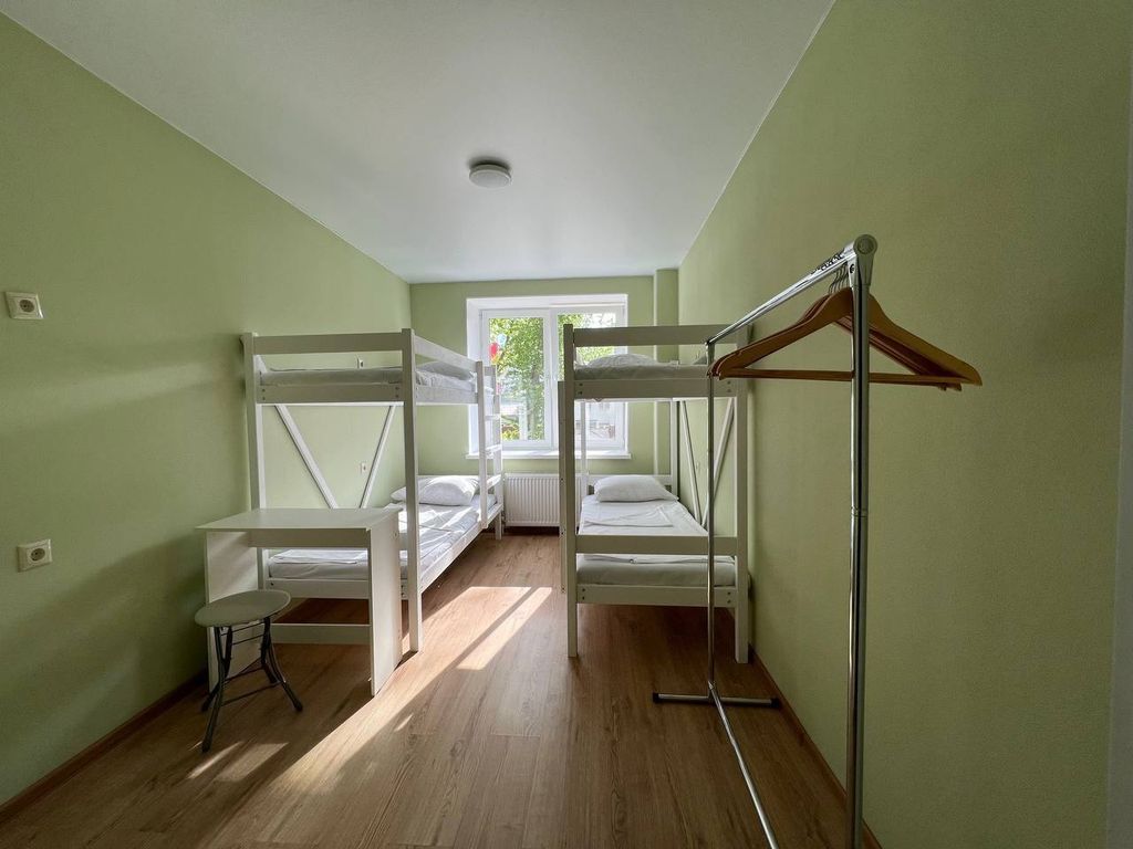 Многоместный мужской номер 4-х местный номер (душ/туалет - общий)