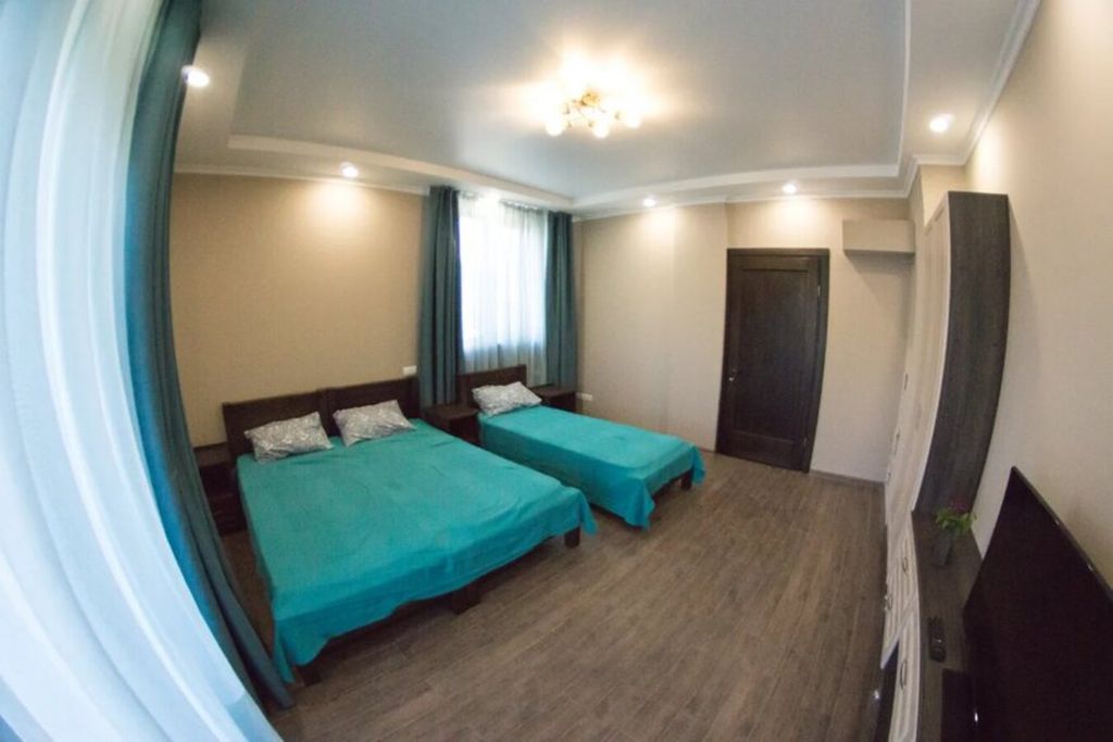 Трёхместный номер стандарт с видом на город