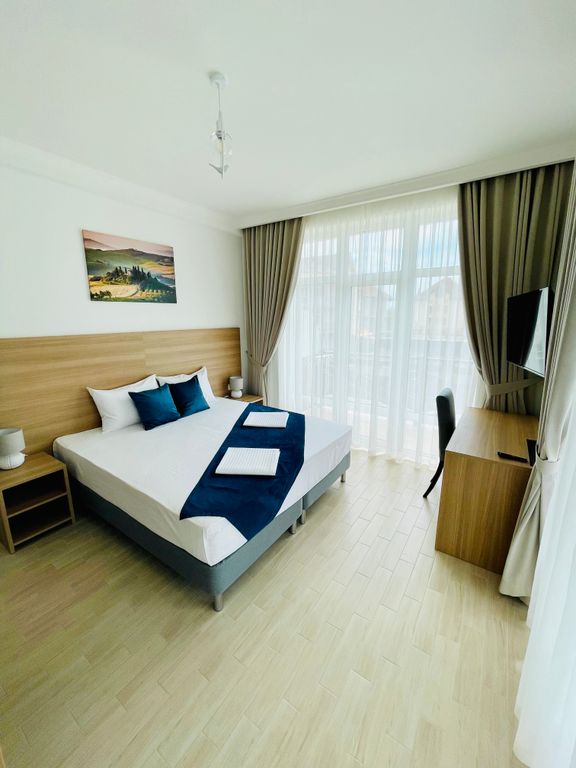 Двухместный номер с 1 кроватью улучшенный с балконом