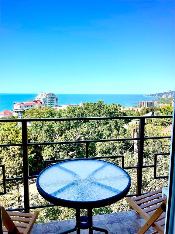 Трёхместный номер панорамный 1 комнатный с балконом 3 этаж