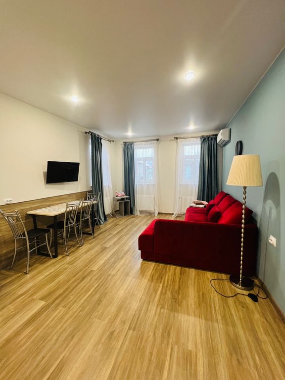 Четырёхместный номер двухкомнатный с кухней с видом на Кремль