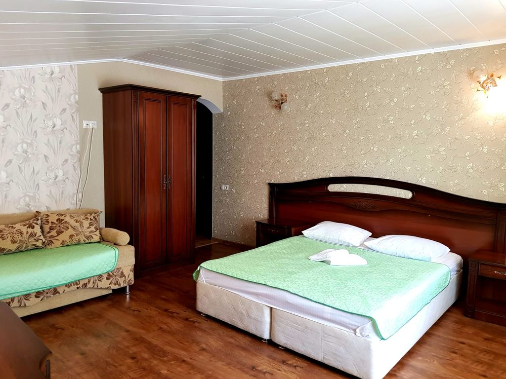 Семейный номер стандарт с видом на город