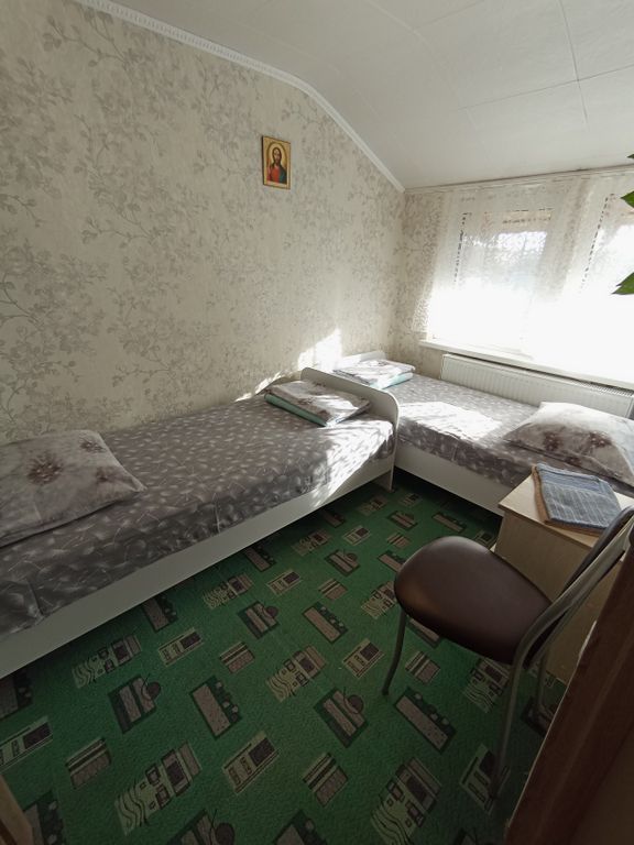 Двухместный номер с 2 отдельными кроватями в гостевом доме на 2 этаже с отдельным входом от хозяев