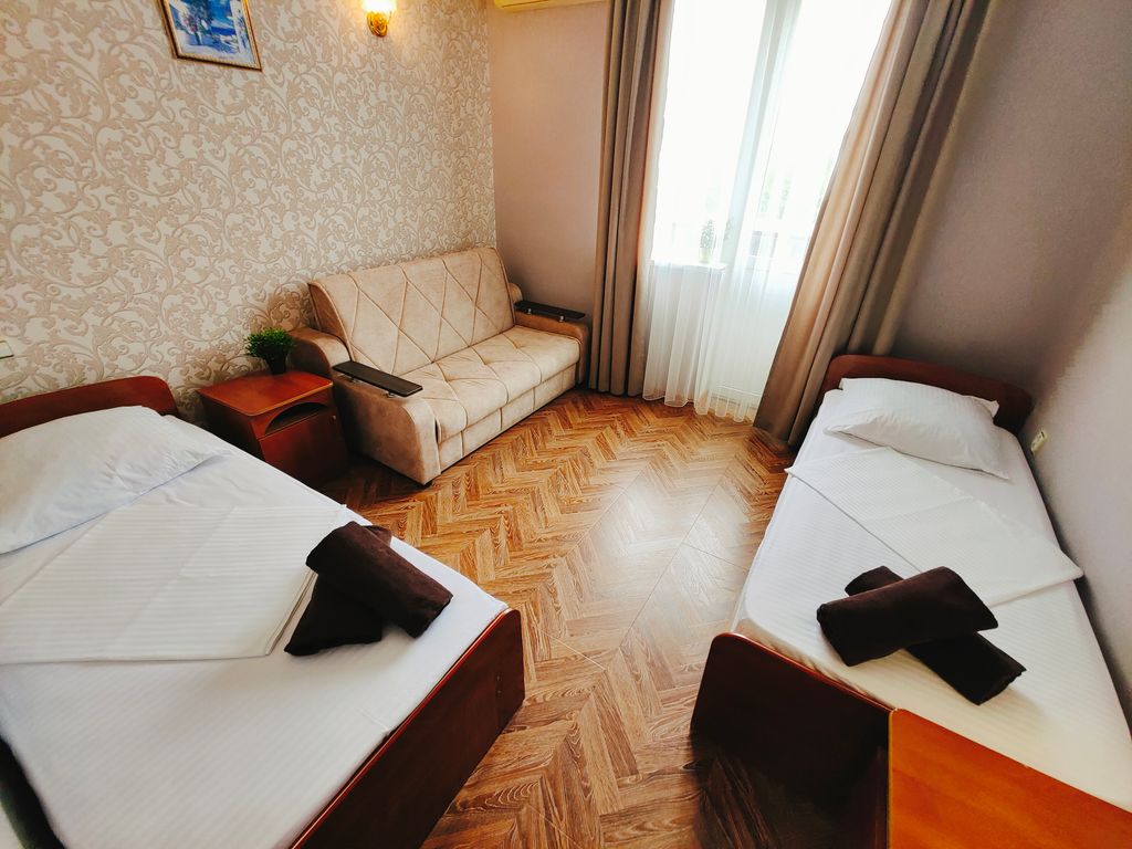 Четырёхместный номер с балконом