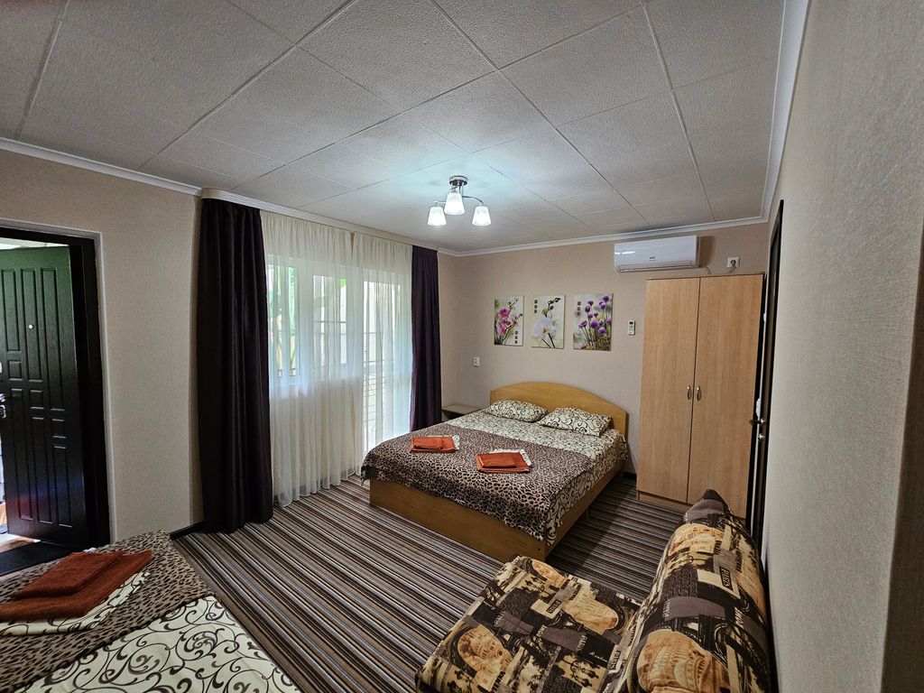 Трёхместный номер Стандарт с доп местом, с видом на сад