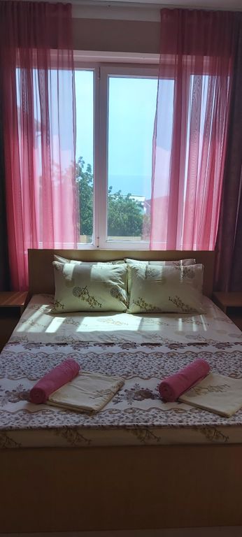 Четырёхместный номер стандарт+ просторный с прямым видом на море