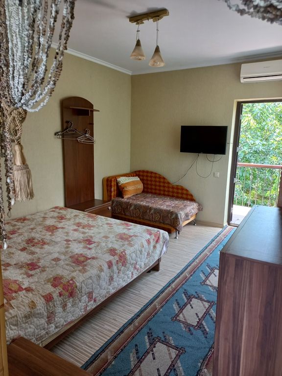 Трёхместный номер стандарт с видом на город