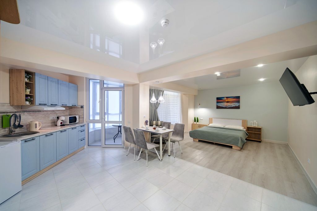 Семейный номер вид на сквер