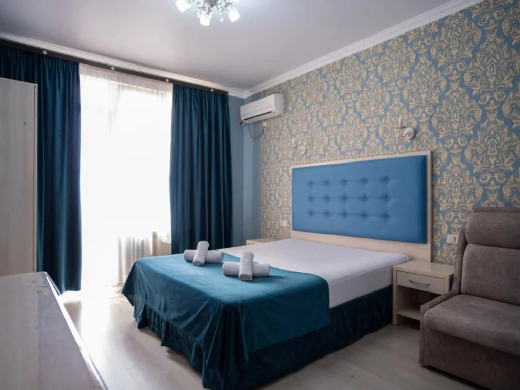 Трёхместный номер улучшенный с видом на море