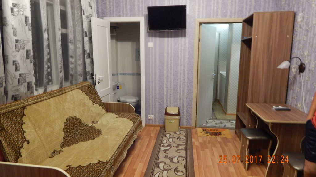 Трёхместный номер с собственной ванной