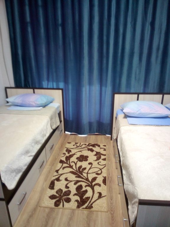 Трёхместный номер с собственной ванной комнатой и балконом