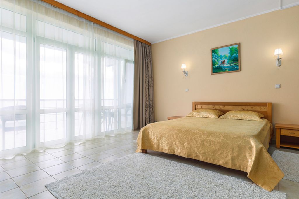 Четырёхместный номер люкс морской