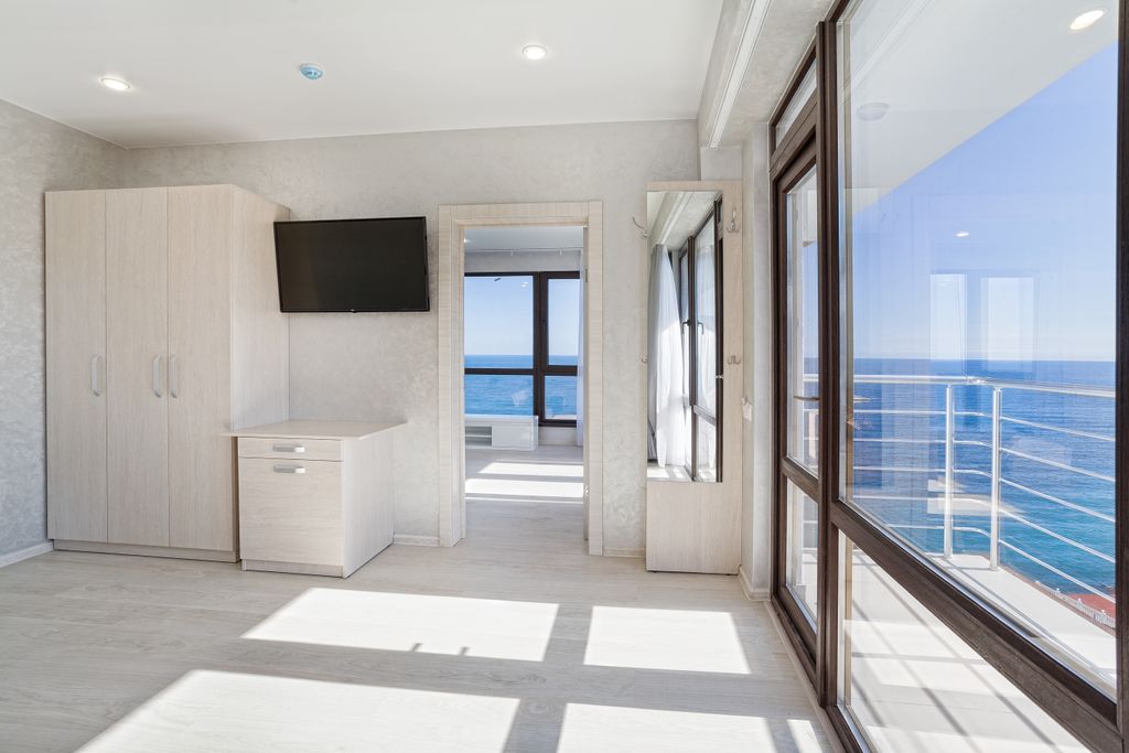 Четырёхместный номер люкс с видом на море