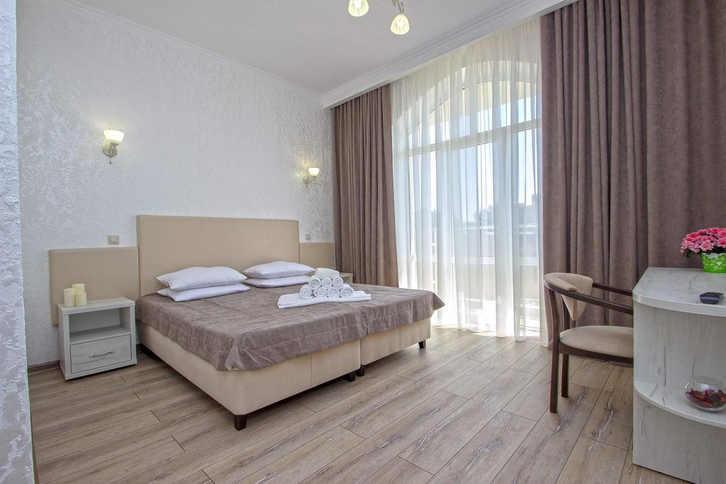 Двухместный номер с 1 кроватью улучшенный с видом на город