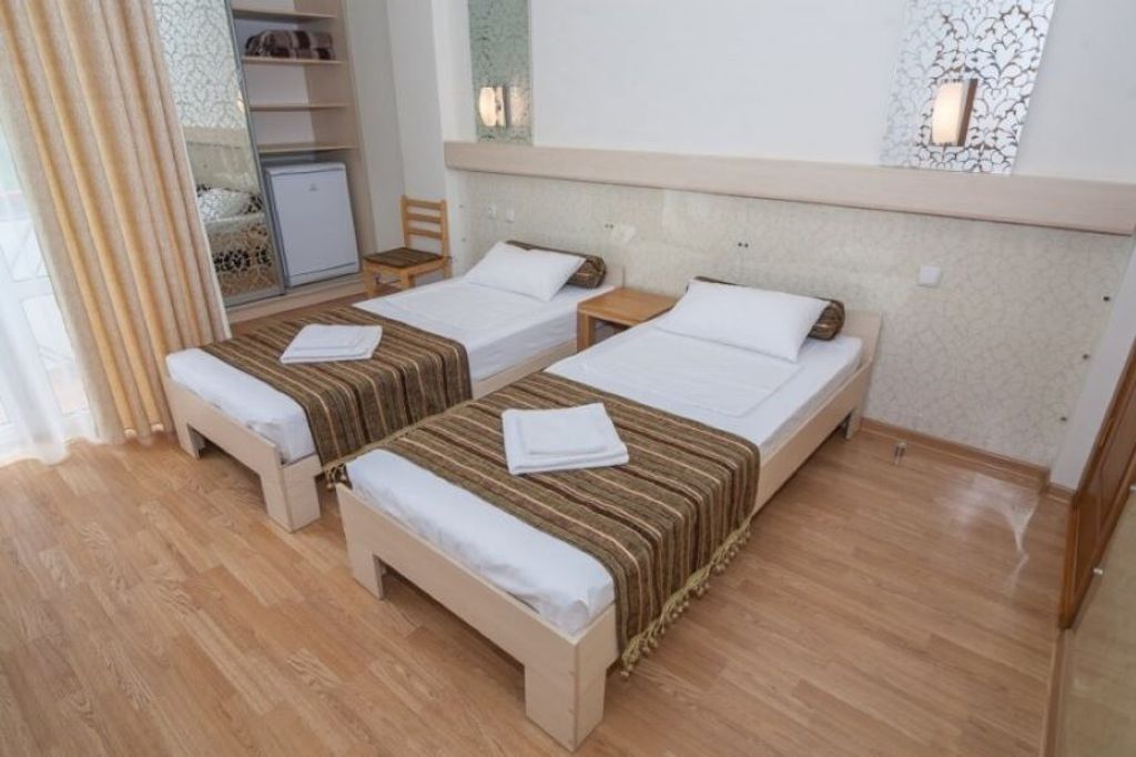 Двухместный номер с 2 отдельными кроватями двухместный стандартный номер с двумя отдельными кроватями и дополнительной кроватью