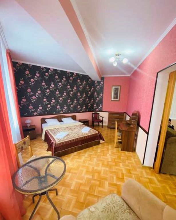 Четырёхместный номер двухкомнатный стандарт