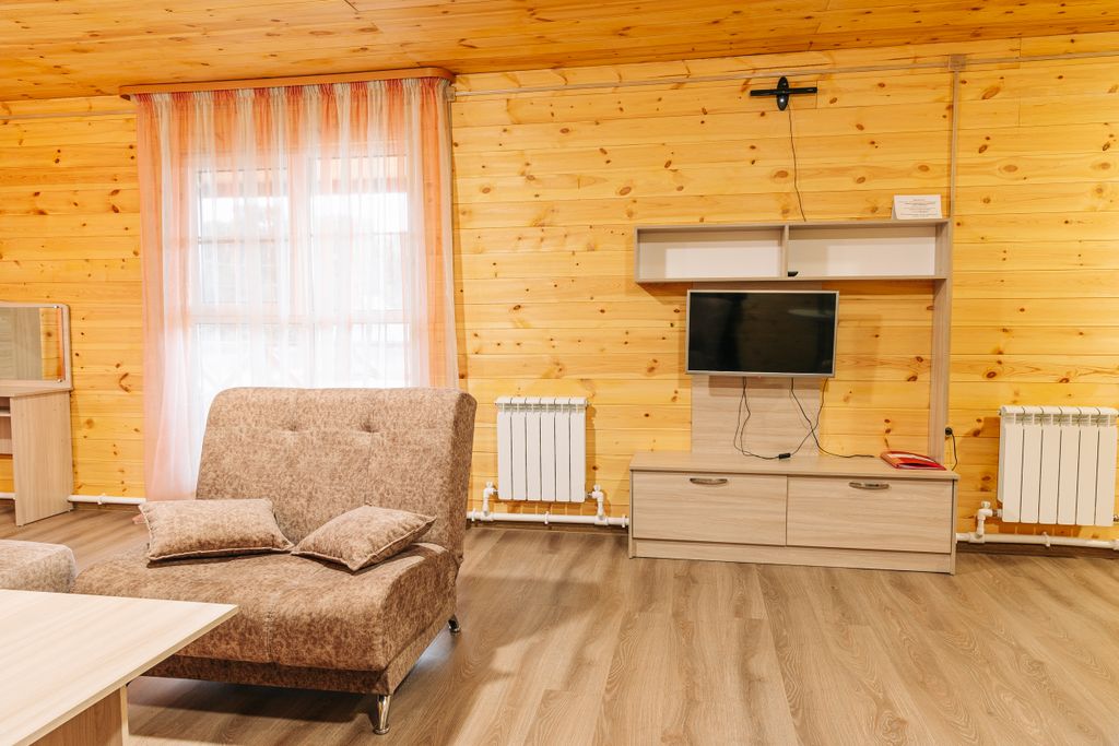 Апартаменты благоустроенный номер с кухней, кроватью размера queen size, угловым диваном-кроватью и просторной террасой