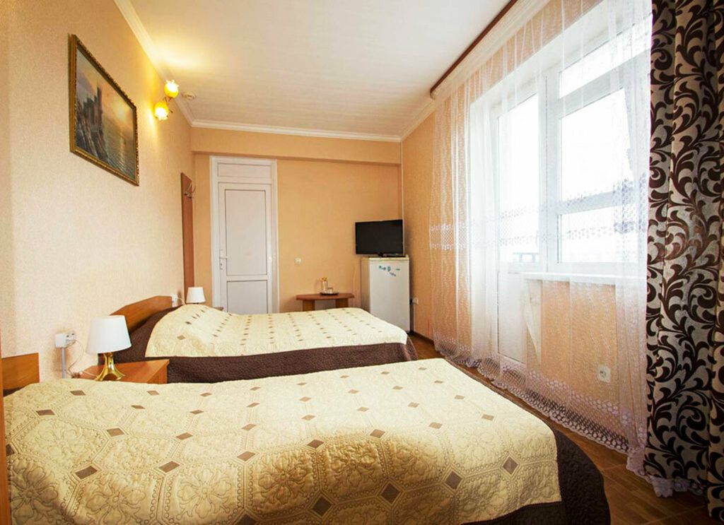 Трёхместный номер стандарт с балконом