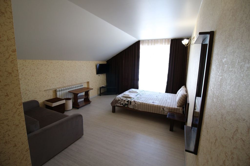 Четырёхместный номер стандарт с видом на горы