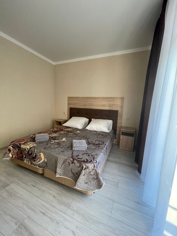 Трёхместный номер с балконом