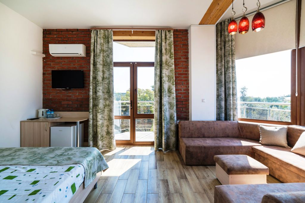 Двухместный номер с 1 кроватью делюкс с балконом, панорама (двуспальная+диван - 2)