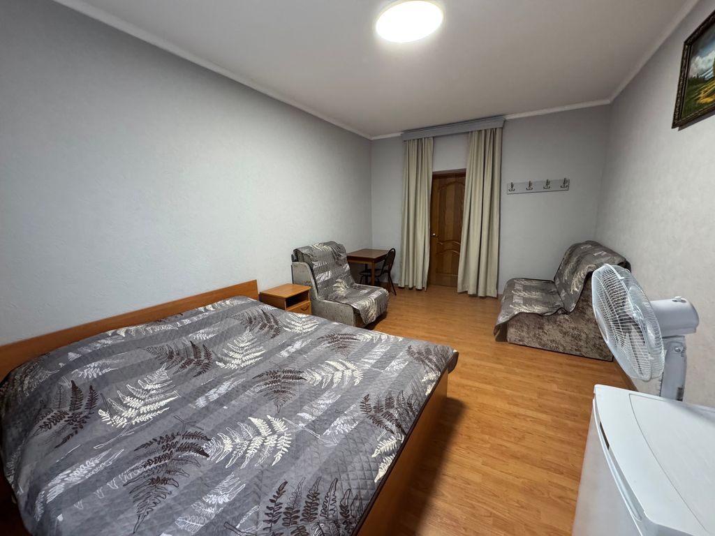 Семейный номер улучшенный с общей ванной комнатой, без кондиционера