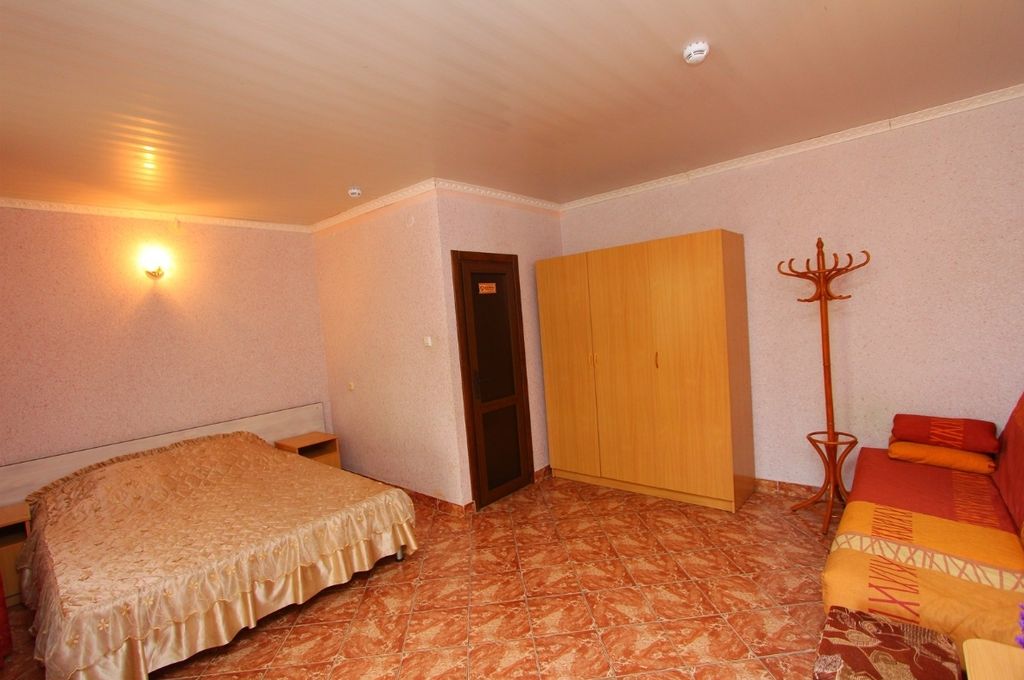 Двухместный номер с 1 кроватью с 2 дополнительными местами Корпус А