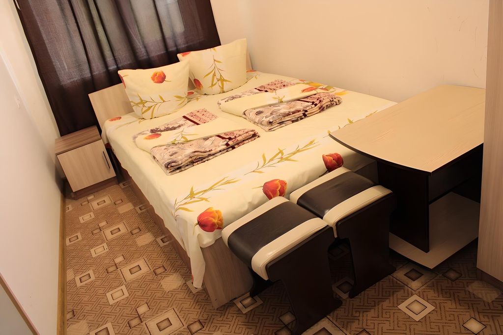 Двухместный номер с 1 кроватью душ и туалет в номере, на выходе общая терраса балкон