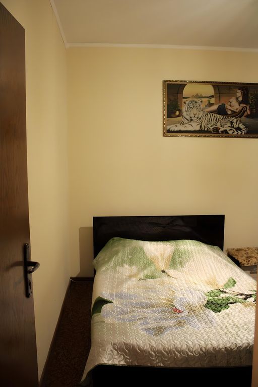 Трёхместный номер душ и туалет общий на 5 номеров, со сплит системой на выходе общая терраса балкон