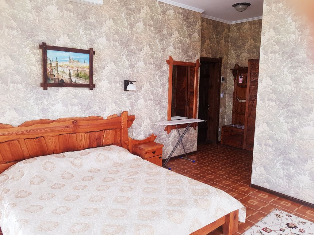 Сайт отеля прага алушта. Junior Suite 2-местный 1-комнатный. Отель Прага в Алуште на карте.