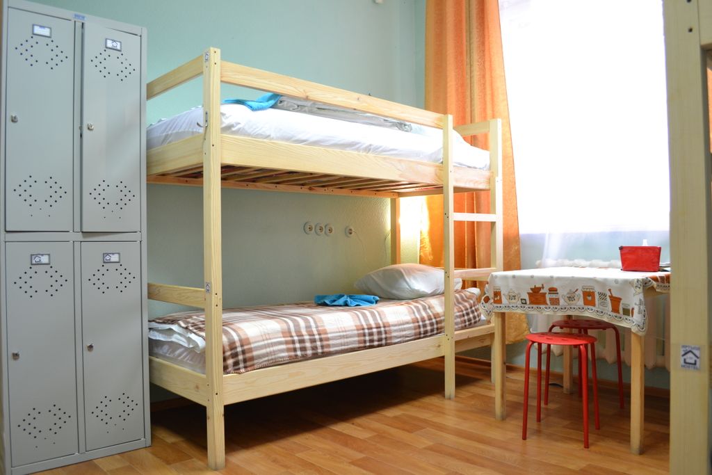 Многоместный мужской номер эконом (душ/туалет общий)