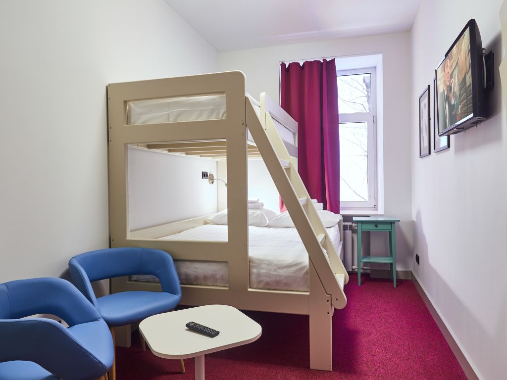 Двухместный номер с 1 кроватью стандарт с удобствами на этаже