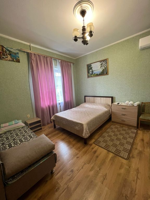 Трёхместный номер стандарт с видом на город