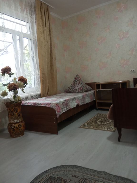 Трёхместный номер уютный рядом с морем