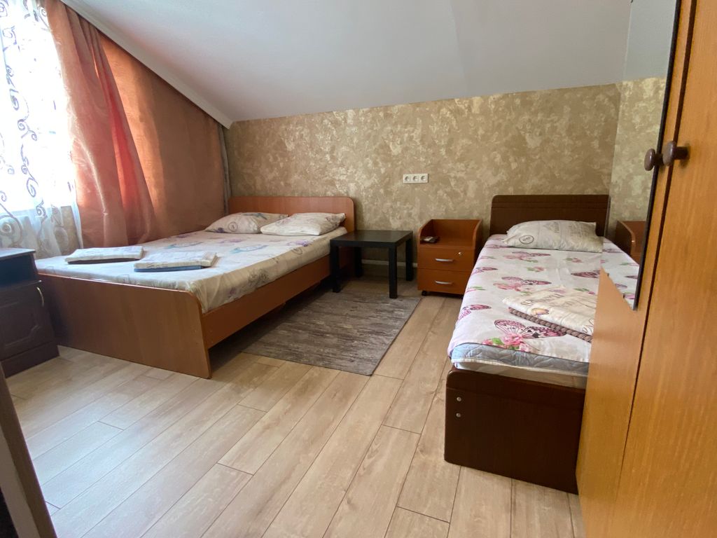 Трёхместный номер №8