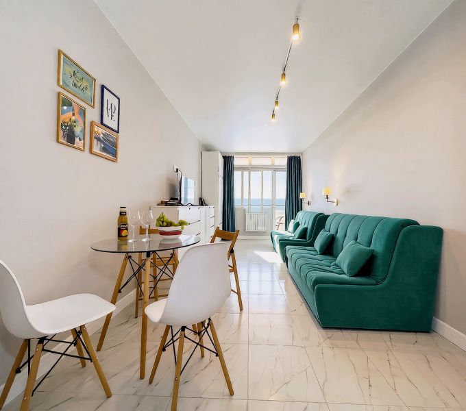 Студия с прямым видом на море