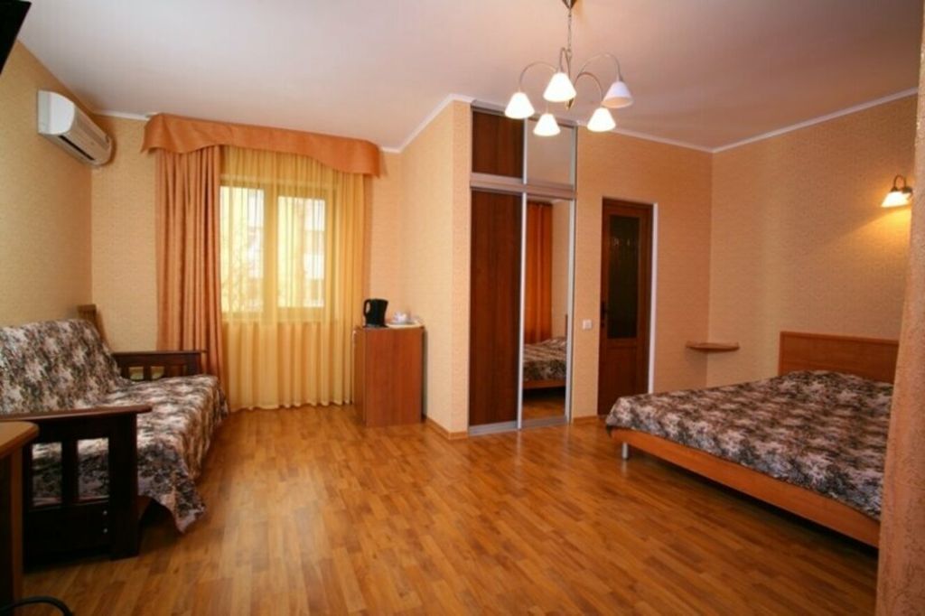 Четырёхместный номер полулюкс