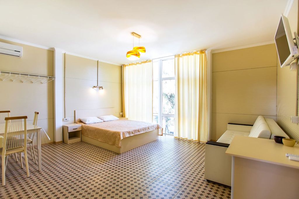 Четырёхместный номер люкс с видом на город