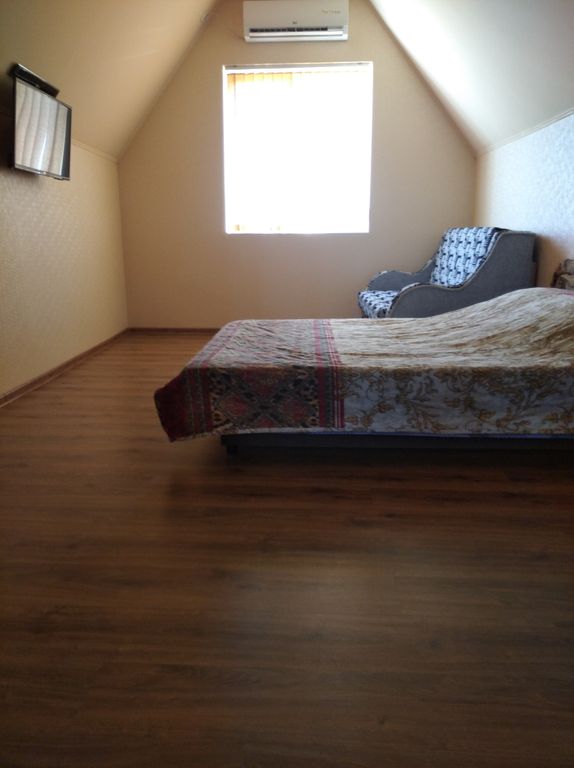 Трёхместный номер третий этаж юг