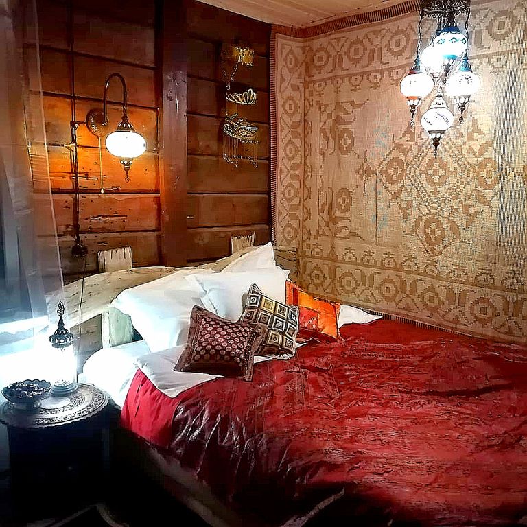 Семейный номер восточный люкс с видом на горы