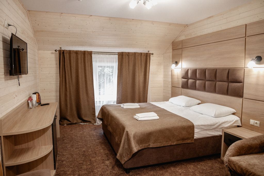 Трёхместный номер улучшенный с видом на горы