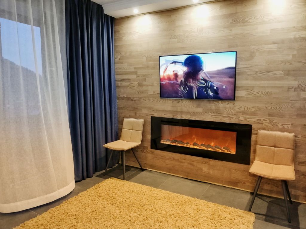 Апартаменты люкс с панорамным окном и электрокамином