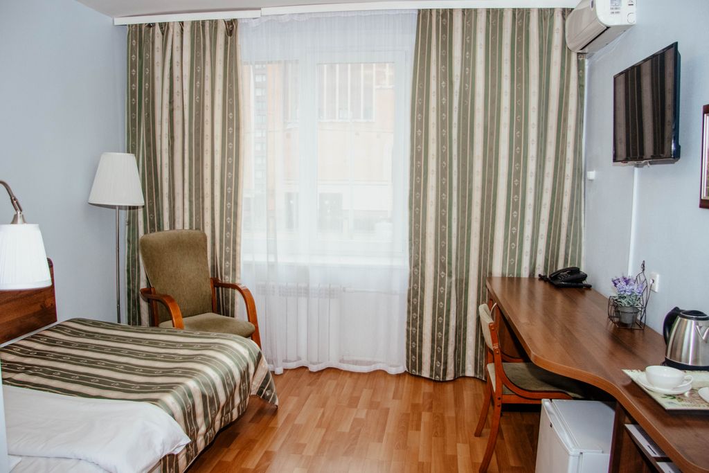 Одноместный номер улучшенный с видом на город